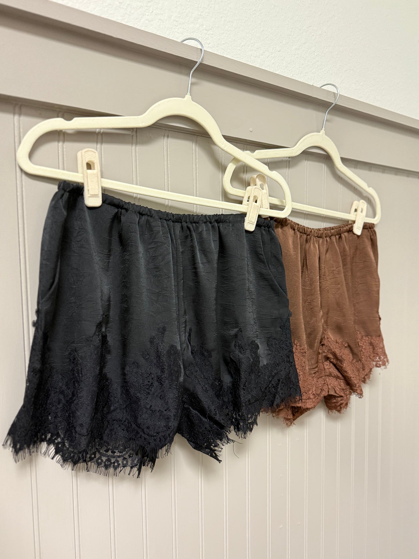 Elle Short- Black